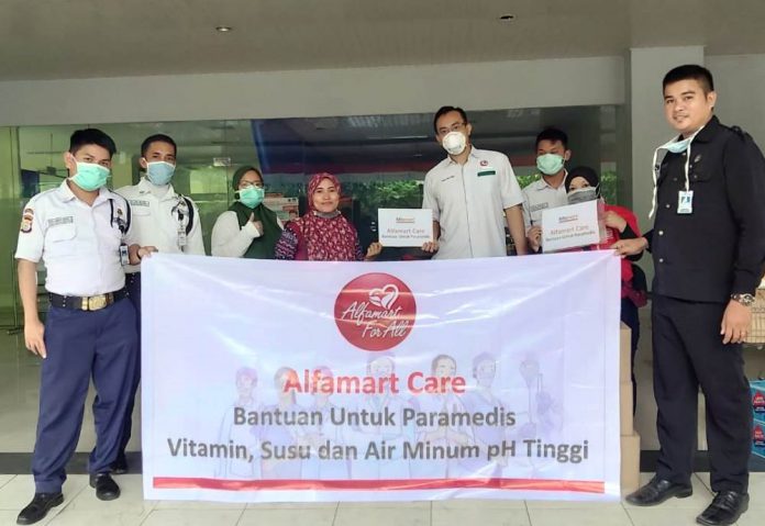 Memberikan Bantuan