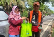 GMTD Berbagi Paket Sembako kepada Masyarakat Sekitar Tanjung Bunga